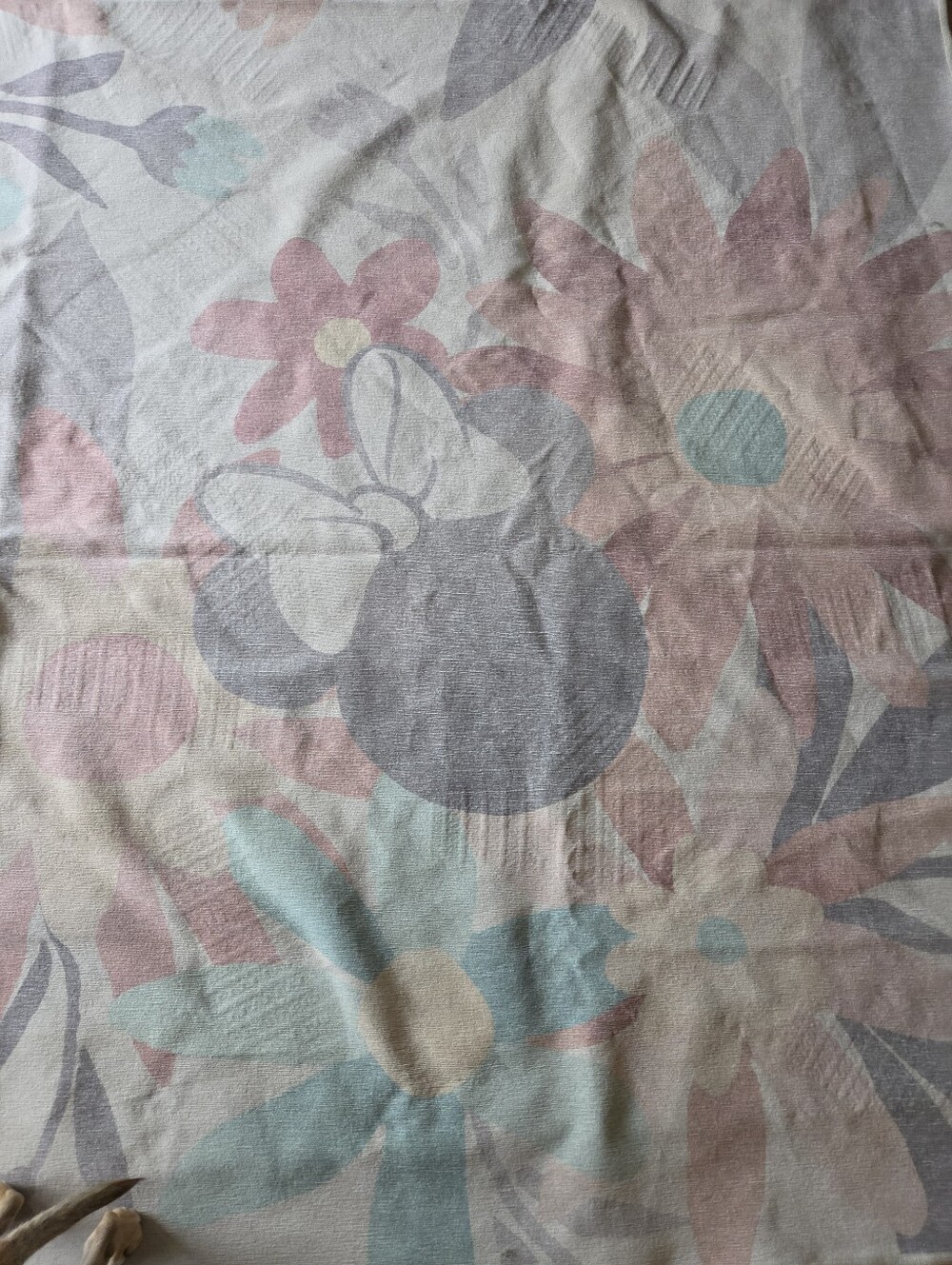 Ruggable Rug - 8x10 Minnie Mouse - Picture 7 of 7